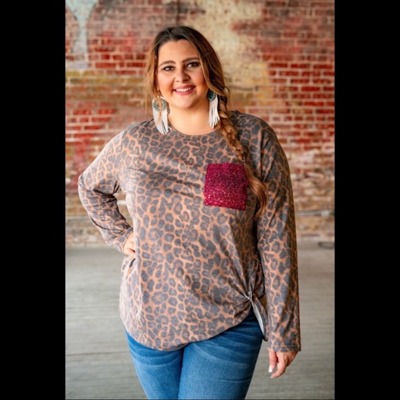 🐾Leopard Knotted Top W/ Fuchsia Sequin Accent🐾 - Picture 6 of 7